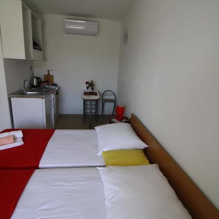 Apartment Gita Sumartin Exteriör bild
